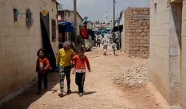 #شاهد معاناة العائلات النازحة من مدينة حلب في مخيم القرية الطينية بريف إدلب