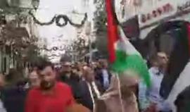 #فيديو خروج مظاهرة في رام الله وسط هتافات مطالبة بانهاء الانقسام