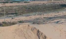 #شاهد لحظة تعرض شبان فلسطينيين لاطلاق نار من قبل الاحتلال الاسرائيلي شمال قطاع غزة امس بعد فتحهم بوابة موقع عسكري