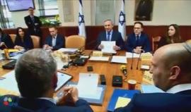 نتنياهو خلال جلسة مجلس الوزراء الأسبوعية .. 

سألتقي يوم الخميس بوتين في موسكو حول موضوع سوريا وسأرفض التواجد الإيراني، كما آمل أننا سنستطيع أيضا أن نتوصل إلى تفاهمات معينة بهدف تقليص الاحتكاك المحتمل بين قواتنا والقوات الروسية مثلما فعلناه بنجاح حتى اليو