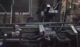 فيديو - قوات الاحتلال تغلق مخرطة حدادة في بلدة أبو ديس شرق القدس