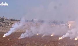 فيديو يُظهر القنابل الفسفورية التي ألقيت على مدينة عندان في حلب