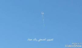 #شاهد

جنود الاحتلال يطلقون النار على طائرة ورقية تحمل مواد حارقة في سماء مخيم العودة شرق خانيونس 
تصوير رائد حماد