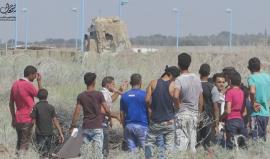 #شاهد .. من مواجهات اليوم على السياج الفاصل شرق مدينة غزة أمام موقع " ناحل عوز" الصهيوني ورفع صور للاسير المضرب عن الطعام بلال كايد . 

تصوير مراسلنا عبد الرحمن الكحلوت