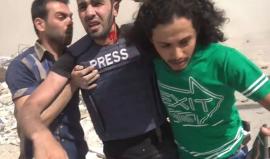 #شاهد | لحظة إصـابة الإعلامي "هادي العبد الله" والمصور "خالد العيسى" خلال تغطيتهم للقصف على #حلب اليوم