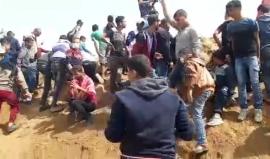 #مباشر اعتداءات قوات الاحتلال على المتظاهرين شرق البريج وسط قطاع غزة  

مراسلنا : احمد المقادمة