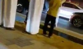 نشطاء سعوديون ينشرون مشاهد لبقايا صاروخ باليستي أطلقه الحوثيون على #الرياض واعترضته الدفاع الجوية السعودية قبل قليل