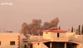 #شاهد لحظة قصف الطيران الحربي الروسي بلدة كفرناها بريف #حلب بصاروخ فراغي وتصاعد أعمدة الدخان .
(حلب 24)