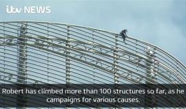 "الرجل العنكبوت" .. فرنسي يتسلق مبنى شاهق في باريس احتجاجا على رفض محكمة إطلاق سراح امرأة فرنسية قتلت زوجها رغم عفو الرئيس هولاند عنها !