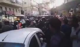 المشاهد الأولى من موقع عملية إطلاق النار في مستوطنة بتاح تكفا شرق تل أبيب .. وشرطة الاحتلال ترجح أن المنفذ فلسطيني