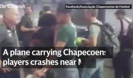 فيديو لفريق نادي "تشابيكوينسي ريال" البرازيلي قبيل صعوده في الطائرة التي تحطمت بكولومبيا 

حيث قتل 76 شخصًا فيما نجا 5 آخرين إثر الحادث