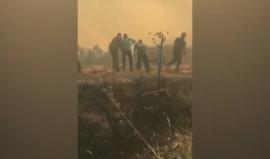 فيديو يظهر ملك الأردن يشارك في اطفاء حريق اندلع في منطقة الكمالية بعمان