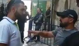 المصلون يرفضون الدخول الى الأقصى عبر البوابات الالكترونية