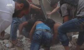 مركز #حلب الإعلامي:: إنقاذ الجرحى إثر القصف الذي استهدف حي الميسر عصر اليوم الإثنين
تصوير: محمد الشاغل