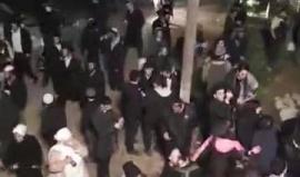 #شاهد
أعداد كبيرة من المستوطنين بحماية قوات الاحتلال تقتحم بلدة عورتا قرب نابلس.