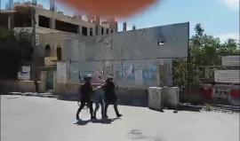 #شاهد | لحظة احتطاف قوة خاصة إسرائيلية لـ 6 شبان خلال المسيرة على المدخل الشمالي لبيت لحم تضامنا مع الاسرى المضربين . 

تصوير معاذ عمارنة