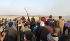 #شاهد هروب جنود الاحتلال إلى داخل الجيبات بعدما تمكن الشباب الثائر من إزالة السياج الفاصل شرق غزة أمس
تصوير: أحمد الحلبي