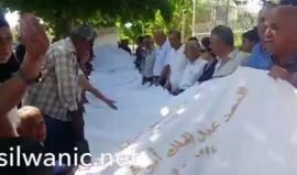 #شاهد كفن ضخم يضم أسماء جثامين الشهداء الفلسطينيين المحتجزين لدى الاحتلال "الاسرائيلي"