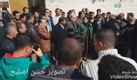 نواب فتح في غزة ينظمون وقفة احتجاجية أمام مقر الصليب الأحمر تضامنا مع زملائهم الذين تم رفع الحصانة عنهم بالضفة الغربية

تصوير: حسن اصليح