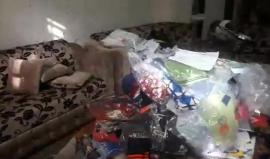 #فيديو جيش الاحتلال اقتحم فجر اليوم منزل الشيخ "علي ابورجب" في الخليل وعبث بمحتوياته 

كما اعتدى على المواطن حازم ابورجب