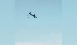 القفز من الطائرة هو الشئ المعتاد في مثل هذه الرياضة .. لكن من غير المعتاد القفز من أعلى قمة في سويسرا والدخول الى الطائرة