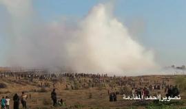 مدفعية الإحتلال تطلق قذائف دخانية سامة باتجاه المتظاهرين شرق مخيم البريج وسط قطاع #غزة