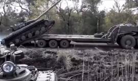 #شاهد انقلاب دبابة جراء خطأ عسكريين  من كتيبة "دنيبر-1" الأوكرانية !