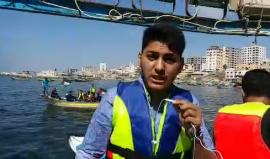 #صور: تظاهرة بحرية إنطلاقاً من ميناء #غزة عصر اليوم، رفضاً للجريمة الإسرائيلية بحق أسطول الحرية الخامس، وللتأكيد على حقنا في الصيد في المياه الإقليمية، ورفضاً للمنطقة العازلة أمام الصيادين شمال القطاع، واستمراراً للنضال الشعبي المطالب بإنشاء ميناء يربط غز