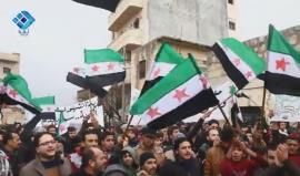 خروج مظاهرة في مدينة #إدلب في جمعة #الثورة_تجمعنا