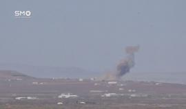 #شاهد .. طيران النظام المروحي يلقي براميل متفجرة على محيط تل عنتر بالقرب من بلدة كفر شمس بريف درعا الشمالي . 

الهيئة السورية للإعلام