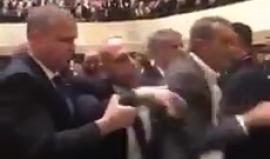 #فيديو لحظة اخراج النواب العرب في الكنيست الاسرائيلي لرفعهم صور القدس والأقصى في وجه نائب الرئيس الأمريكي مايك بينس خلال خطابه في الكنيست