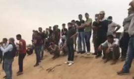 فرحة المتظاهرين بعد اسقاط طائرة تصوير صهيونية  شرق خانيونس جنوب قطاع غزة