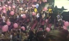 #شاهد ما بعد وقوع الانفجار داخل قاعة حفلة بوب لمغنية أمريكية بمدينة #مانشستر شمال بريطانيا نجم عنه قتلى وجرحى بحسب الشرطة .