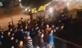 قوات السلطة تقمع مسيرة متوجهة نحو مركز شرطة أرطاس جنوب بيت لحم، قبل قليل رفضاً لمحاكمة الشهيد باسل الأعر