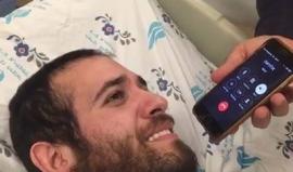 #شاهد الأسير المضرب عن الطعام الدكتور محمد البلبول من داخل مستشفى ولفسون الإسرائيلي ويقرر الاستمرار بإضرابه برفقة شقيقه محمود.
نقلا عن صفحة النائب أحمد الطيبي