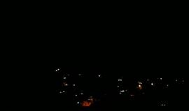 #شاهد
نشطاء يتداولون فيديو لقصف صاروخي استهدف مدينة #اللاذقية السورية، ومصادر تتحدث عن استهداف مؤسسة الصناعات التقنية في المدينة بصواريخ مصدرها من البحر