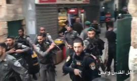 #شاهد من مكان تنفيذ عملية الطعن في القدس المحتلة والتي أسفرت عن استشهاد منفذها وغصابة حارس أمن صهيوني بجراح خطيرة للغاية .