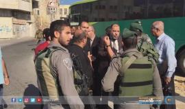 #شاهد | قوات الاحتلال تمنع رئيس بلدية الخليل ومدير تربية وتعليم الخليل من الوصول للمدارس وتفقد أحوال الطلبة في البلدة القديمة لمدينة #الخليل