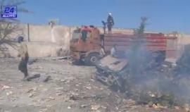 شاهد : فريق الدفاع المدني يقوم بإخماد حرائق ناجمة عن القصف بالقنابل العنقودية من الطيران الحربي الروسي .
#حلب #حلب24