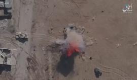 #فيديو نشرته وكالة أعماق التابعة لتنظيم الدولة يظهر قصف طائرة بدون طيار تابعة للتنظيم عربة همر جنوب غرب الموصل العراقية