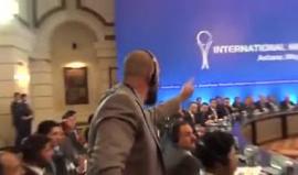 لحظة انسحاب وفد المعارضة السورية من مؤتمر أستانا احتجاجا على الدور الإيراني