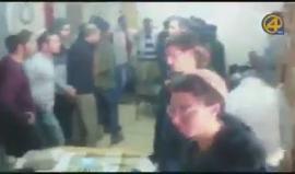 مستوطنون من بؤرة "عمونا" الاستيطانية يرفضون اخلائها ويرقصون ويغنون صباح اليوم