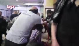 #شاهد 
عشرات الإصابات جراء قصف دوما السورية بالكيماوي