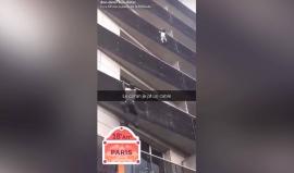 #شاهد كيف أنقذ هذا الطفل من السقوط في باريس؟