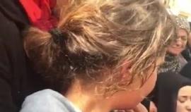 حينها يعصر القلب ألما .. 
#شاهد | كلمات شقيقة الشهيد الفتى محمد الحطاب " 17 عاما " خلال إلقاء نظرة الوداع الأخيرة عليه في منزله بمخيم الجلزون شمال رام الله . 

تصوير نبال فرسخ