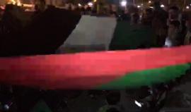 #شاهد #مباشر مظاهرات مستمرة أمام السفارة الأمريكية في العاصمة الاردنية عمان نصرة للقدس ورفضا لقرار ترامب . 
#القدس_عاصمة_فلسطين