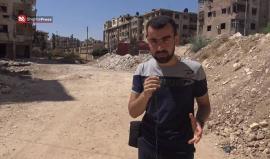 الإعلامي السوري عبد الكريم ليلى في حي بستان القصر بمدينة #حلب يكذِّب ادعاءات قوات الأسد بفتح معبر انساني