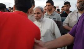 استقبال الجماهير الفلسطينية المشاركة بمسيرة العودة لعضو المكتب السياسي لحماس محمود الزهار شرق غزة