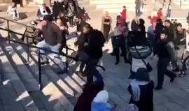 قوات الاحتلال تعتقل شاب فلسطيني من منطقة باب العامود في القدس المحتلة قبل قليل