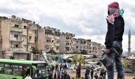 كلمات وداع وصور قبيل تهجير أهالي حي الوعر المحاصر باتجاه جرابلس
بلدي نيوز